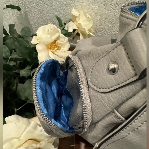 Juicy Couture Gray Leather with Royal Blue Interior Shoulder Purse - Picture 4 of 15
